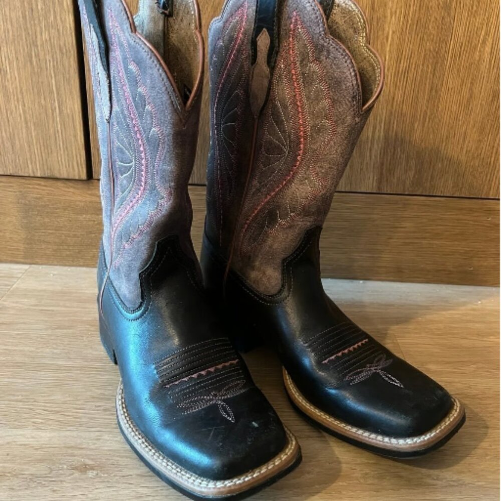 size 6 1/2 Ariat PrimeTime Western Boot color- limousin black with Ariat insoles